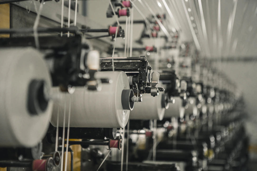Artisanat vs. Production  La Fabrication de Textiles