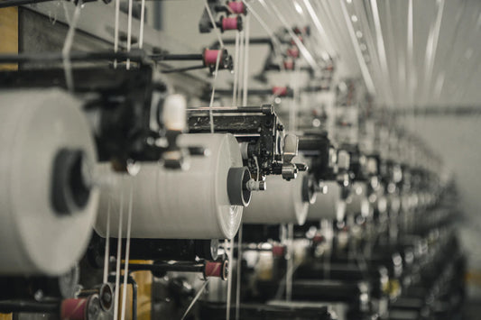 Artisanat vs. Production  La Fabrication de Textiles