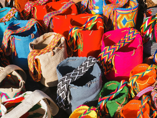 Explorez les Styles Culturels à Travers les Accessoires Textiles